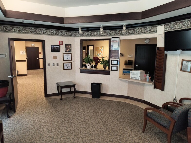 More Photos Of 255 E 90th Dr, Merrillville Medical For Lease