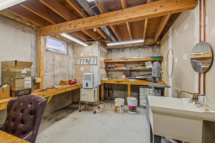 More Photos Of 690 Davison Rd, Lockport Office For Sale