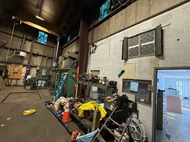 More Photos Of 1702 Wheeling Ave, Glen Dale Manufacturing For Sale