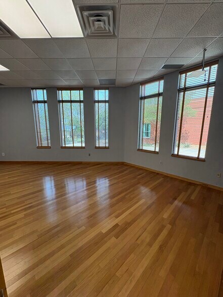 More Photos Of 2702 N Loop 1604 E, San Antonio Office For Lease