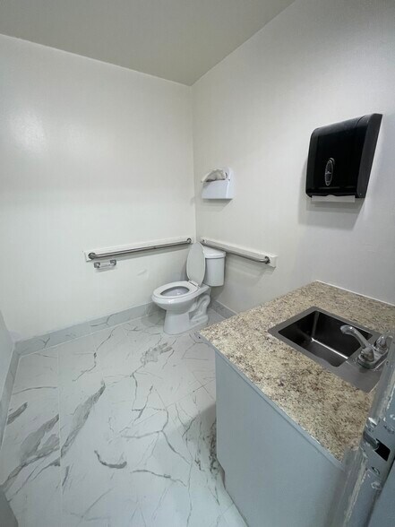 More Photos Of 715 N Ridgewood Pl, Los Angeles Office For Lease