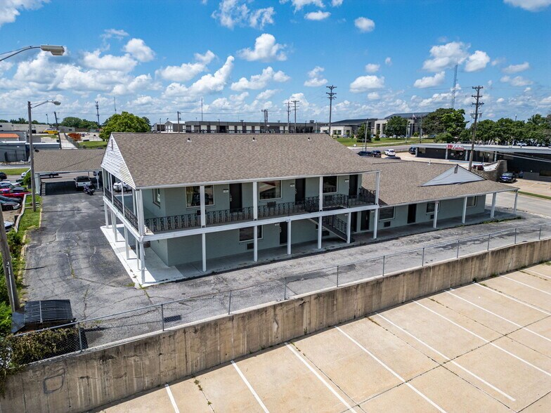 More Photos Of 1306 Range Line St, Columbia Hotel For Sale