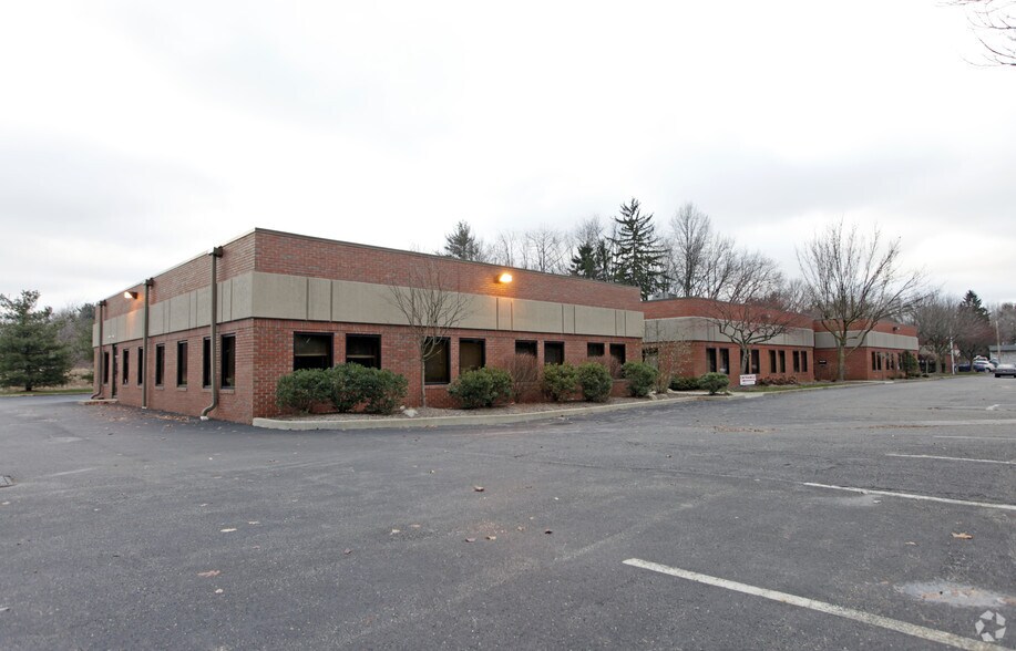 More Photos Of 9821 Olde Eight Rd, Northfield Medical For Lease
