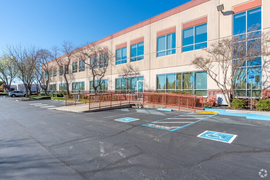More Photos Of 2450 Del Paso Rd, Sacramento Office For Lease