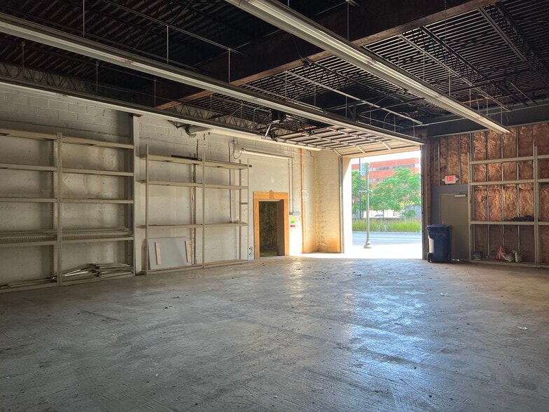 More Photos Of 262-264 E Vine St, Lexington Light Distribution For Lease