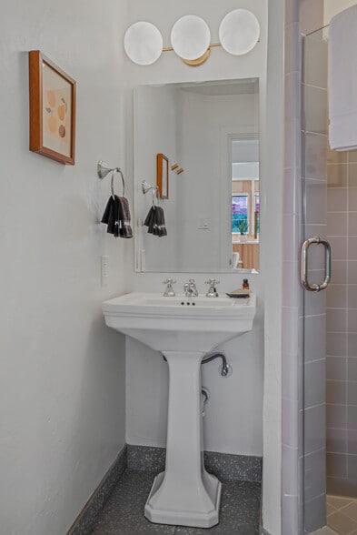 More Photos Of 555 S Warm Sands Dr, Palm Springs Hotel For Sale