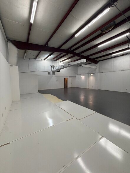 More Photos Of 4429 Spencer Hwy, Pasadena Warehouse For Lease