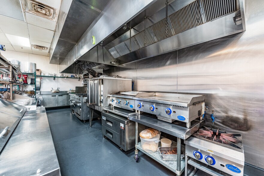 More Photos Of 4757 The Grove Dr, Windermere General Retail For Sale