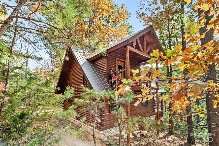 More Photos Of 3134 E Van Buren, Eureka Springs Hotel For Sale