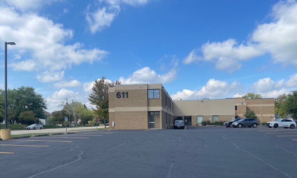 More Photos Of 611 E Main St, East Dundee Office For Lease