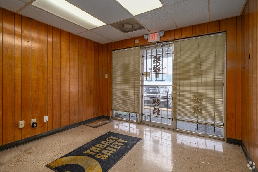More Photos Of 1305 W Jackson Ave, Pasadena Manufacturing For Sale