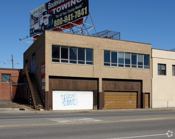 More Photos Of 2760 W Warren Ave, Detroit Warehouse For Lease