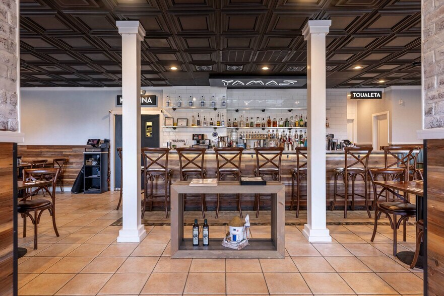 More Photos Of 7588 N Broadway, Red Hook Specialty For Sale