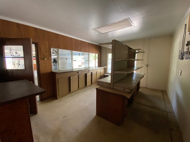 More Photos Of 928 White Ave, Graceville Light Manufacturing For Sale