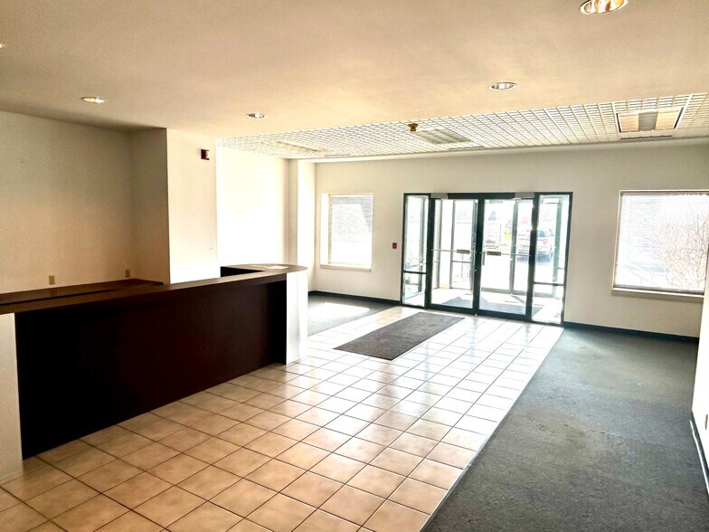 More Photos Of 133-135 Enterprise Dr, Verona Medical For Lease