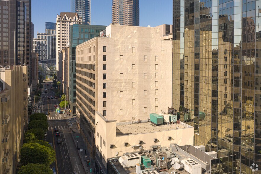 More Photos Of 617 W 7th St, Los Angeles Office For Lease