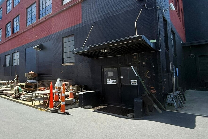 More Photos Of 1155 Railroad Ave, Bridgeport Showroom For Sale