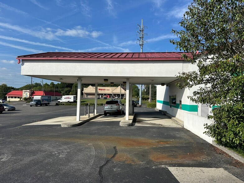More Photos Of 4000 SW Chapman Hwy, Knoxville Bank For Lease