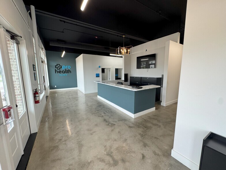 More Photos Of 6376 Silo Square Lane South, Southaven Storefront For Lease