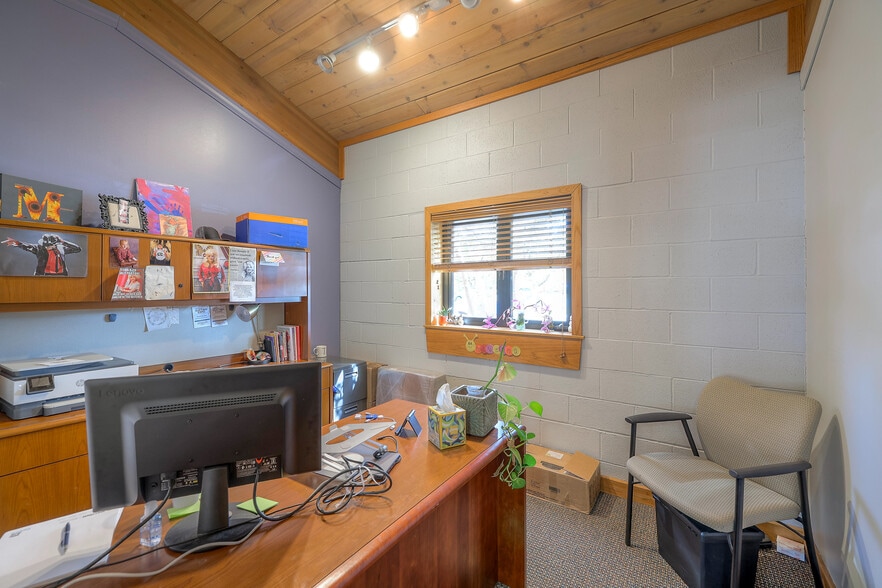 More Photos Of 8880 Ballentine St, Overland Park Office For Sale