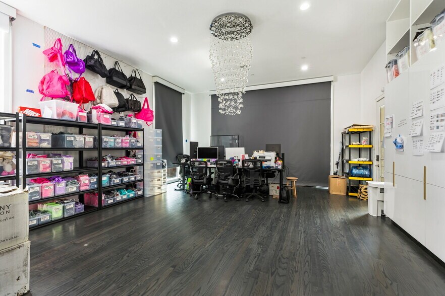 More Photos Of 1423 Lake Pointe Pkwy, Sugar Land Office For Sale