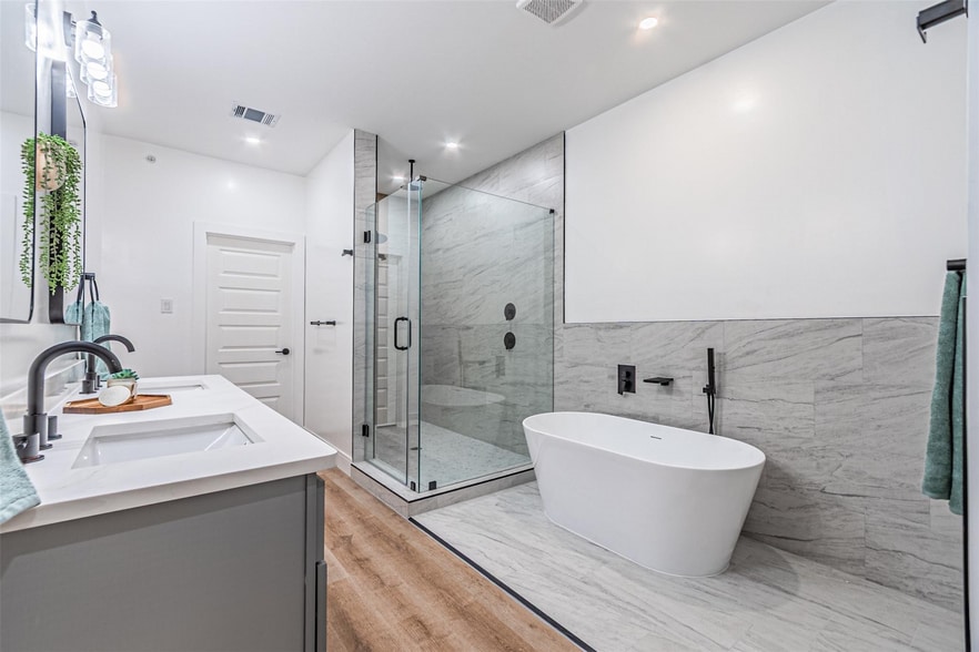 More Photos Of 2376 Longhorn St, Dallas Apartments For Sale