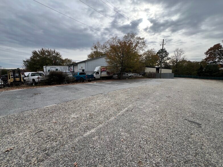 More Photos Of 526-530 Lyle Cir, Lawrenceville Light Manufacturing For Sale