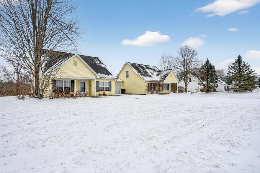 More Photos Of 711 Cattail Ln, Pinckney Apartments For Sale