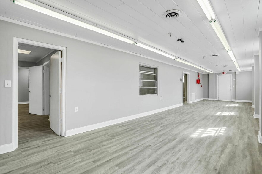 More Photos Of 1500-1526 Industrial Blvd, Jacksonville Warehouse For Lease