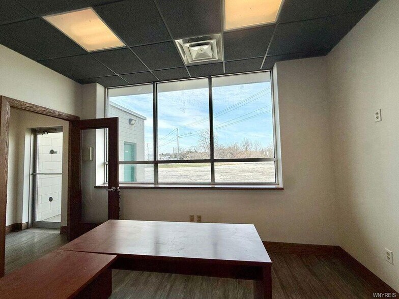 More Photos Of 8555 Packard Rd, Niagara Falls Warehouse For Lease