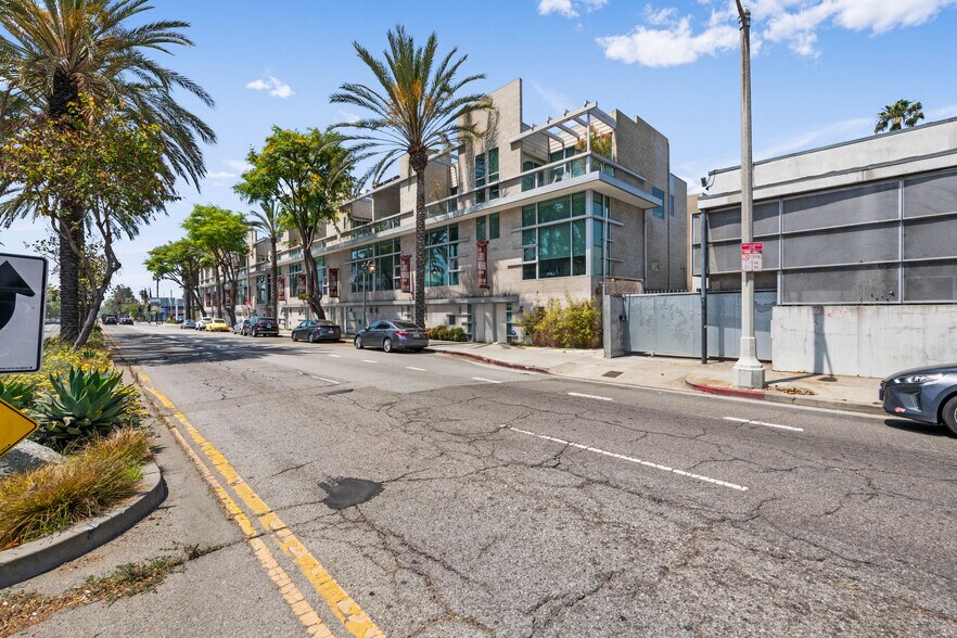 More Photos Of 717 N Highland Ave, Los Angeles Flex For Sale