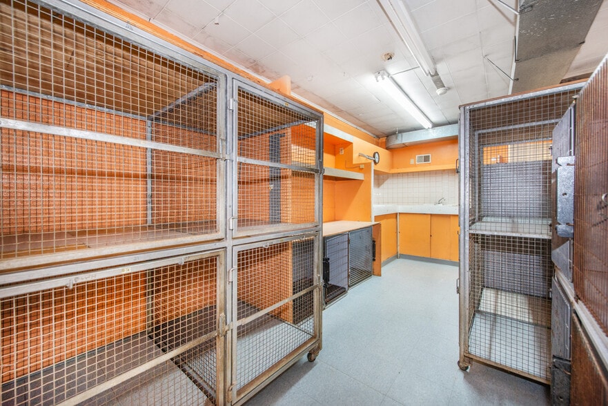 More Photos Of 8 Stonehedge Ln, Byram Township Veterinarian Kennel For Sale