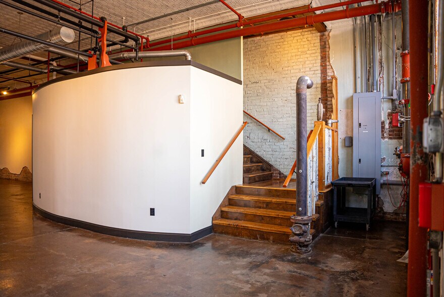 More Photos Of 146 Maxwell Ave, Greenwood Restaurant For Lease