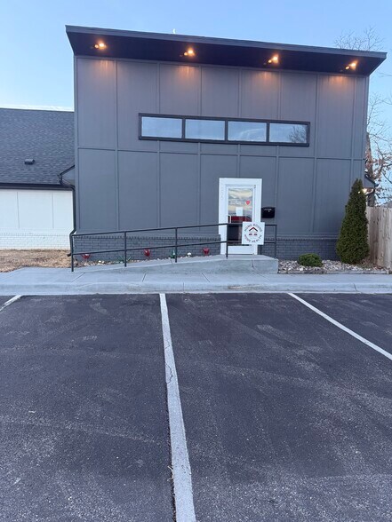 Primary Photo Of 2060 Orchard St, Springdale Medical For Lease