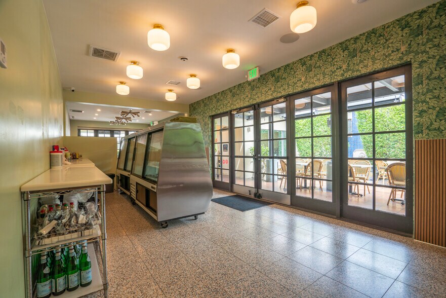 More Photos Of 664-668 N Palm Canyon Dr, Palm Springs Office For Sale