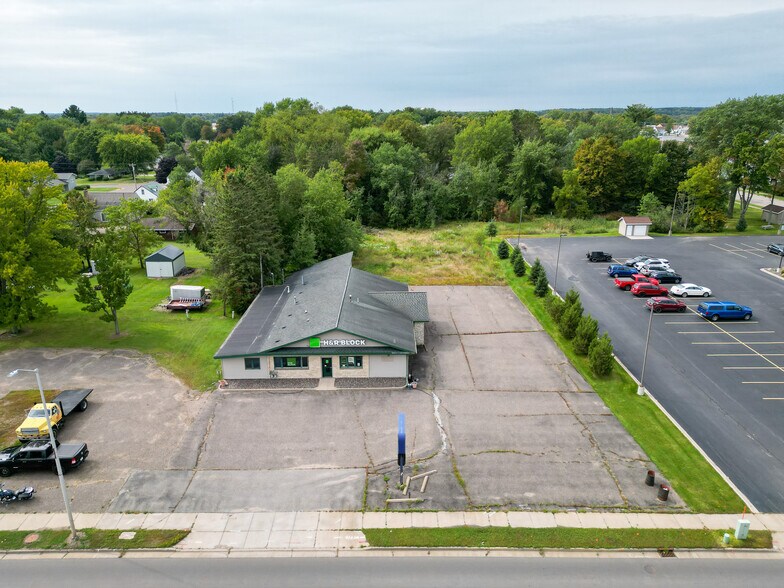 More Photos Of 233 S 8th St, Medford Office For Sale