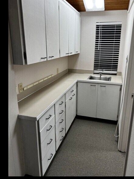 More Photos Of 16418 7th Pl W, Lynnwood Office For Lease