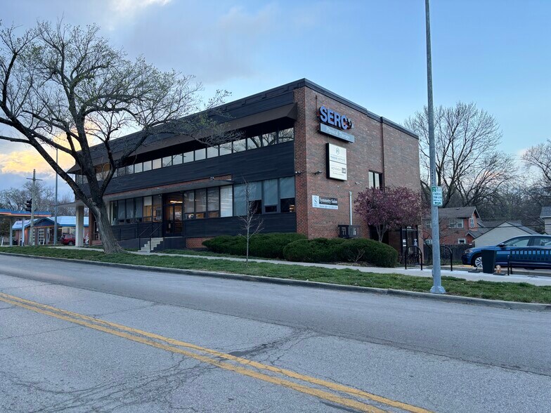 More Photos Of 2 E Gregory Blvd, Kansas City Office For Lease