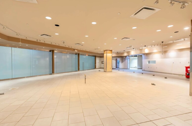 More Photos Of 500 Renaissance Ctr, Detroit Office For Lease