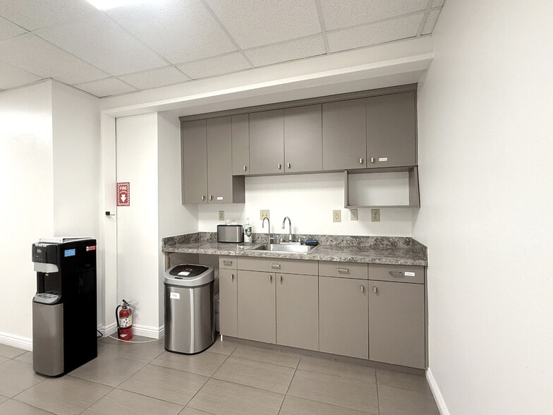 More Photos Of 248-250 E Rowland St, Covina Office For Lease