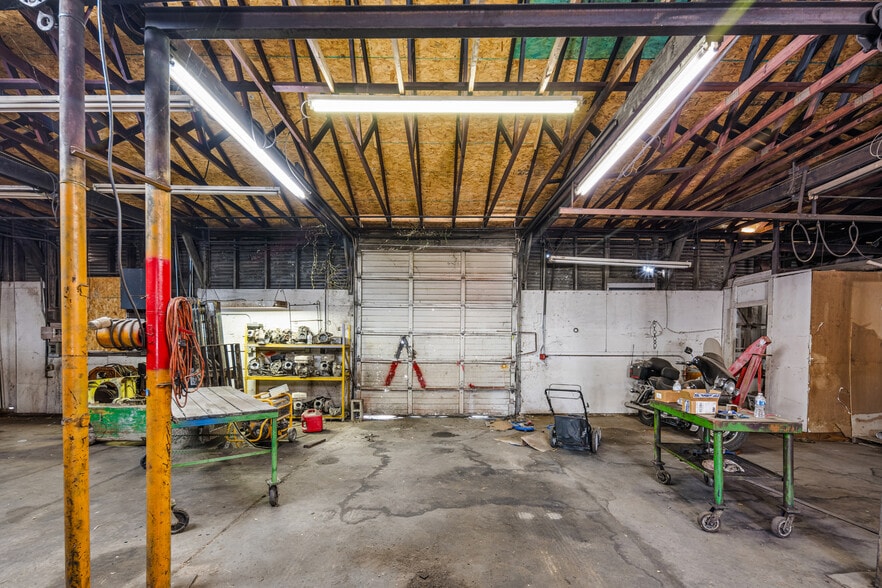 More Photos Of 1808 Bomar Ave, Fort Worth General Retail For Sale