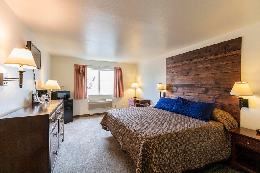 More Photos Of 605 4th Ave, Fort Garland Hotel For Sale