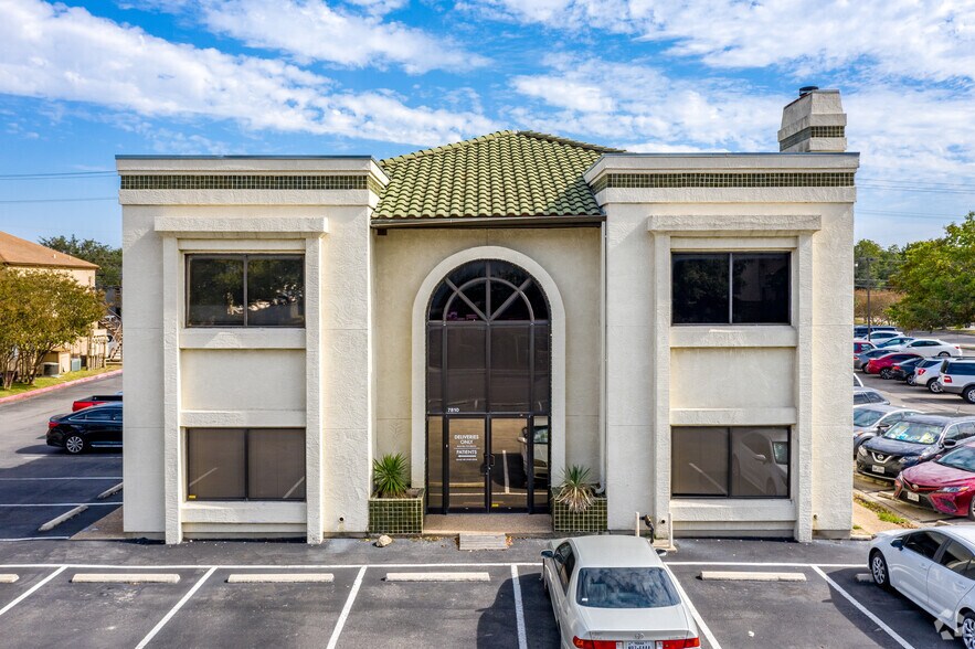 More Photos Of 7810 Louis Pasteur Dr, San Antonio Medical For Lease