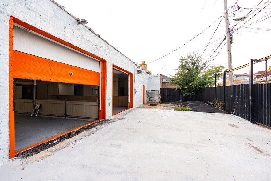 More Photos Of 4616 W Fullerton Ave, Chicago Light Manufacturing For Sale
