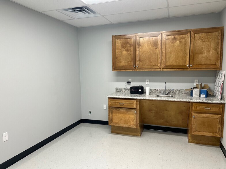 More Photos Of 711 S 14th St, La Porte Warehouse For Lease