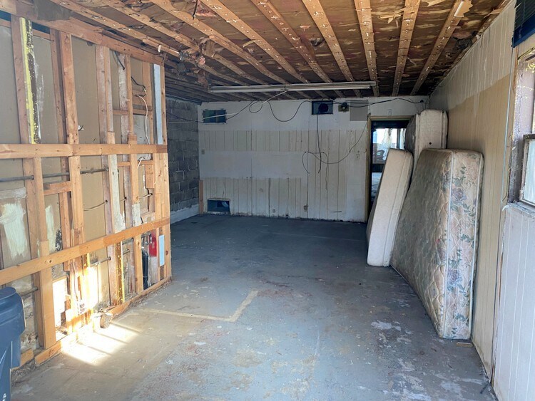 More Photos Of 10 W Main St, Hartford Storefront For Sale