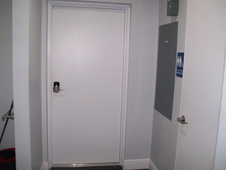 More Photos Of 337 N Fern Creek Ave, Orlando Office For Sale