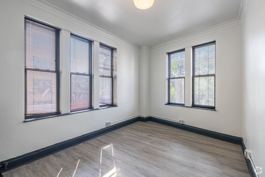 More Photos Of 6805 N Sheridan Rd, Chicago Apartments For Lease