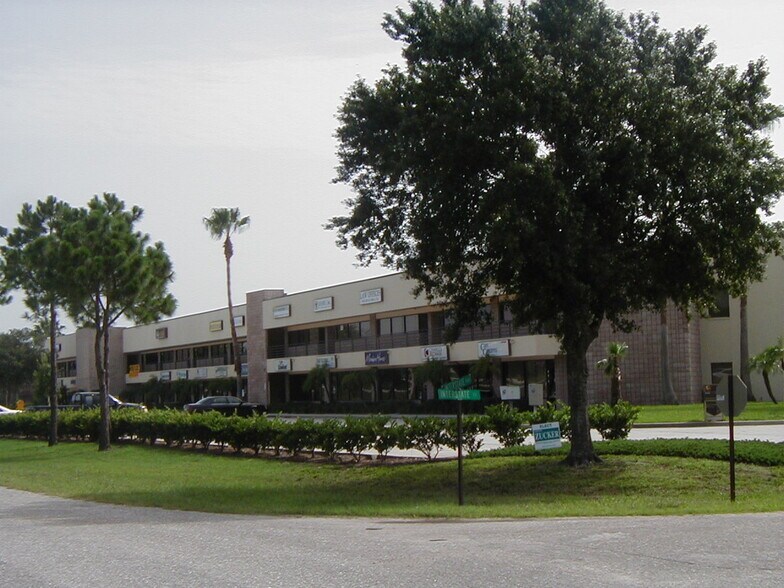 More Photos Of 313-407 Interstate Blvd, Sarasota Office For Lease
