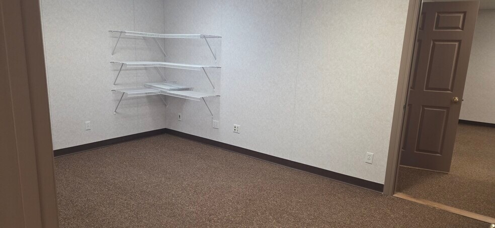 More Photos Of 2013 20 Ave, Nanton Office For Lease